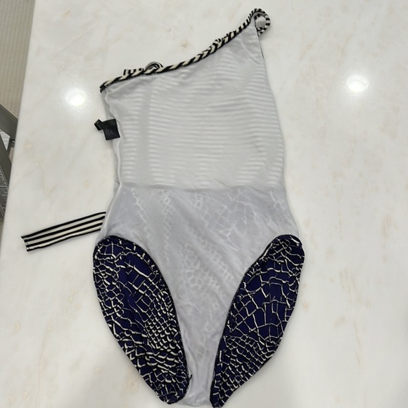 Norma Kamali Kulture one shoulder alligator print swimsuit exc cond sz Med - Picture 8 of 8